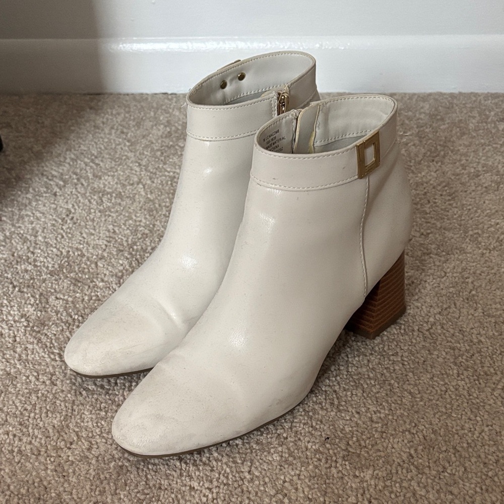 Liz Claiborne Cream Heeled Ankle Boots